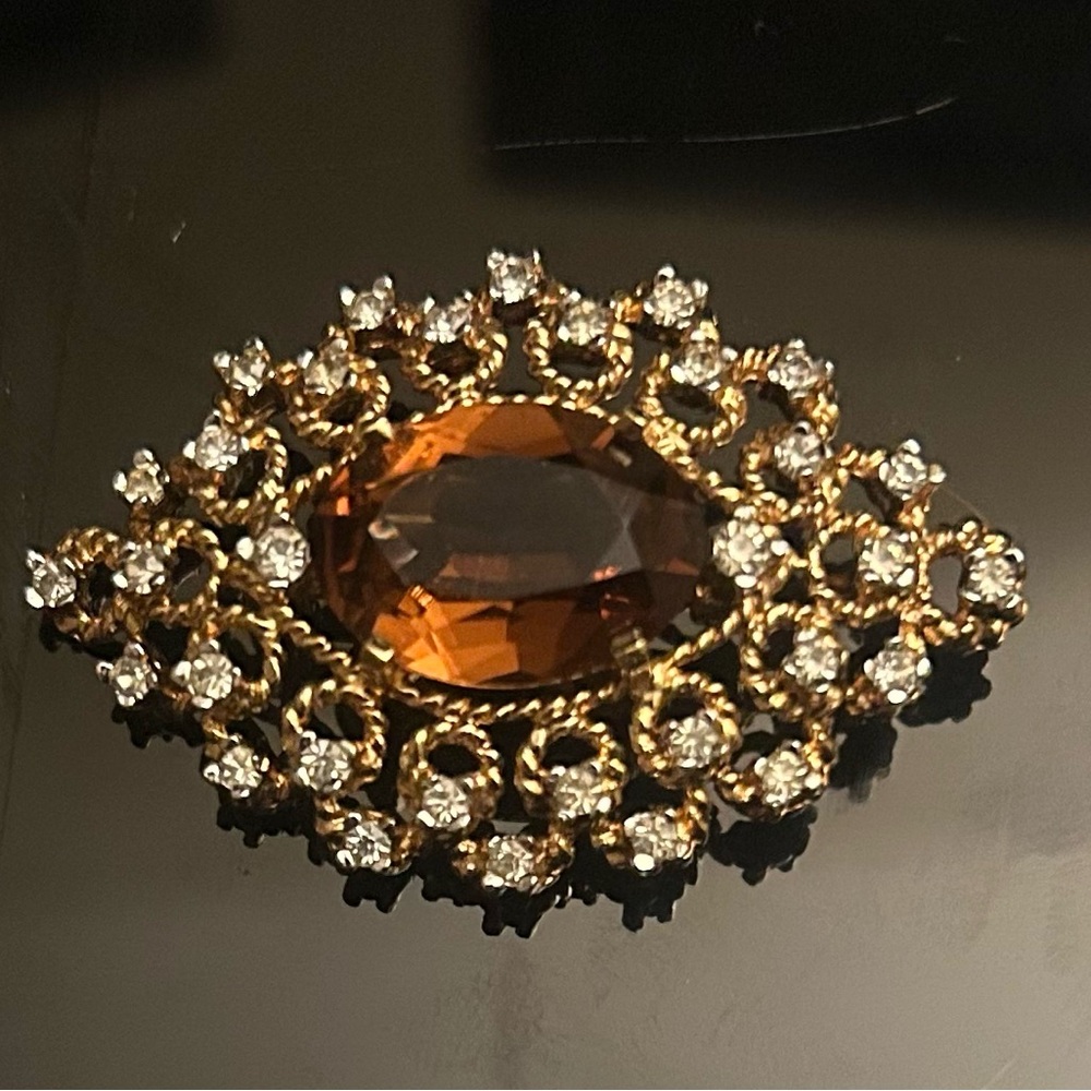 Elegant Gold and Brown Gemstone Brooch